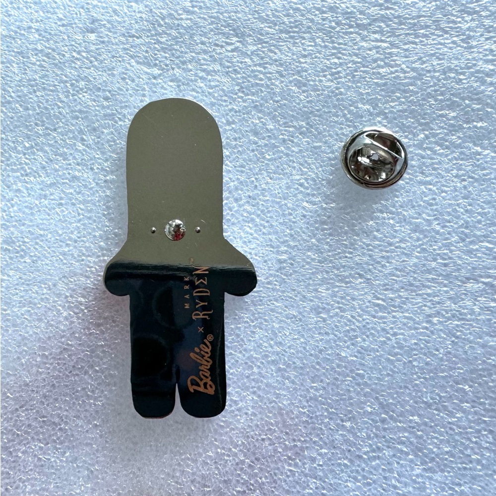Mark Ryden x Barbie - Yeti Enamel Pin - Picture 6 of 6
